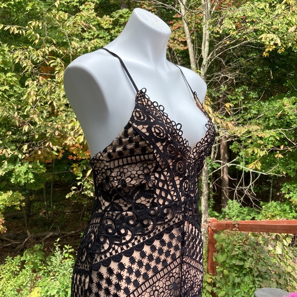 ASTR black lace over nude crossed back strap dress size M - Picture 6 of 6
